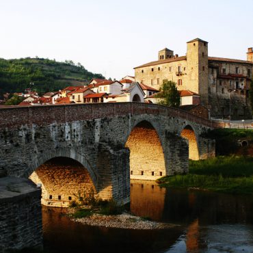 Ponte e Castello di Monastero Bormida